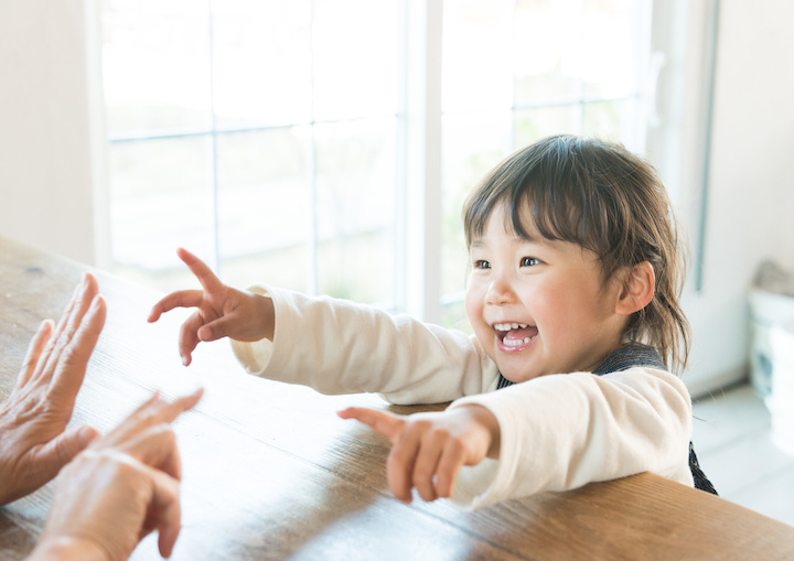 子どもの発達における手遊びの役割とは