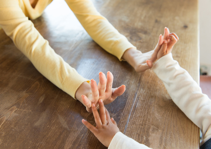 能力発達を促す手遊びの効果と種類