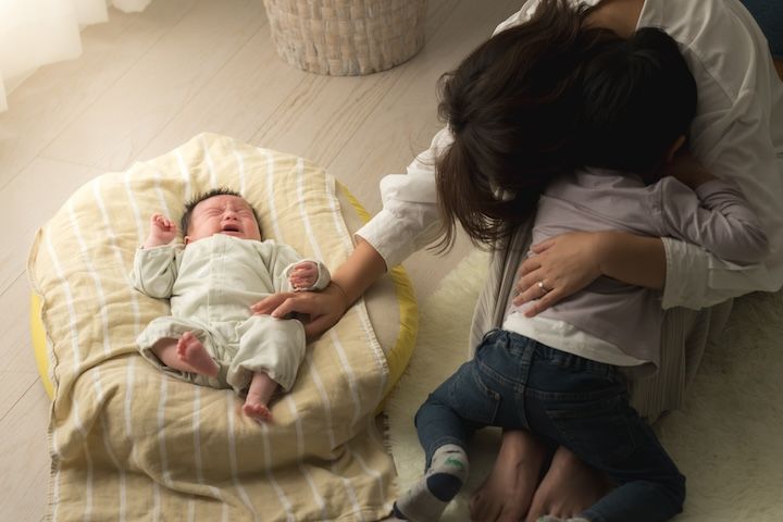 赤ちゃん返りは悪いことではない！ 赤ちゃん返りの原因と対応方法を解説