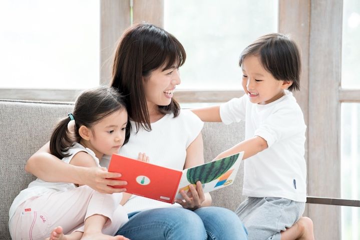 読み聞かせは子どもの発達に5つの効果がある！ 年齢ごとの読み聞かせポイントも解説
