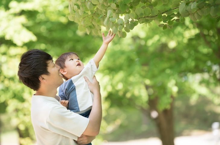 子育てにおける父親の役割とは？ 父親が育児に参加することの大切さを解説