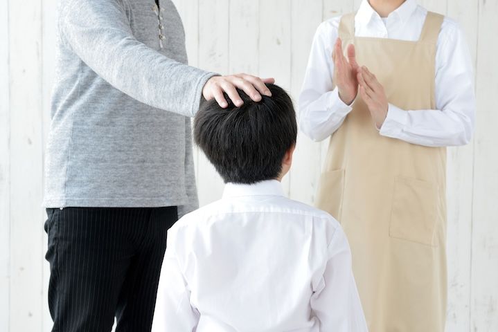 子どもを認めてから、親がお手本を見せて説明する