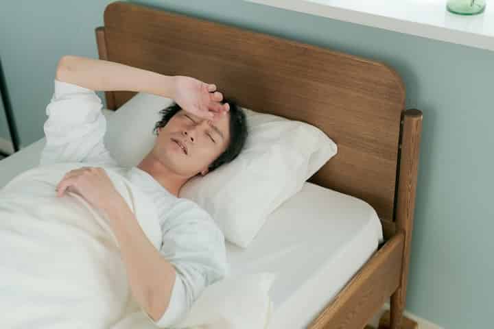 睡眠の質を下げる原因とは？疲労回復の関係と睡眠の質を高める方法を解説