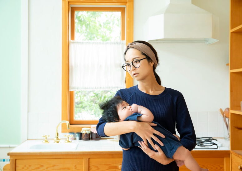 育児で腱鞘炎はどうして起こる？原因と症状、予防方法について解説