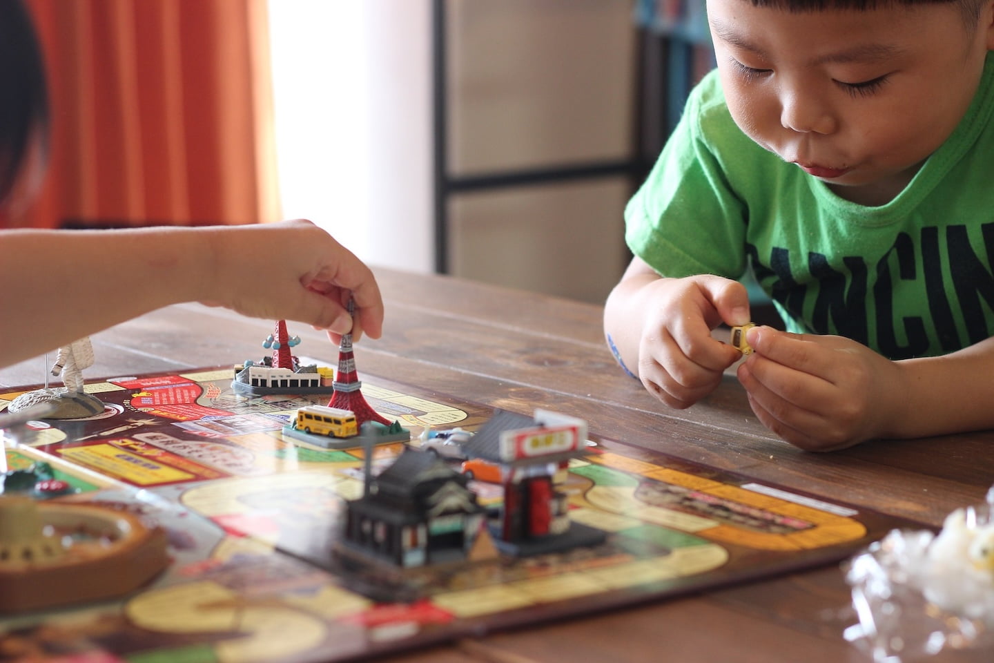 年齢によって異なる 壊す 行動の発達段階