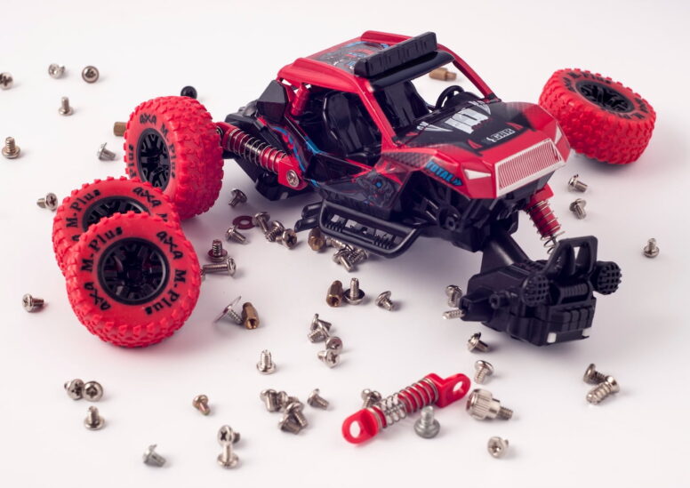 なぜ子供はおもちゃをよく壊す？その理由と行動の意味を解説