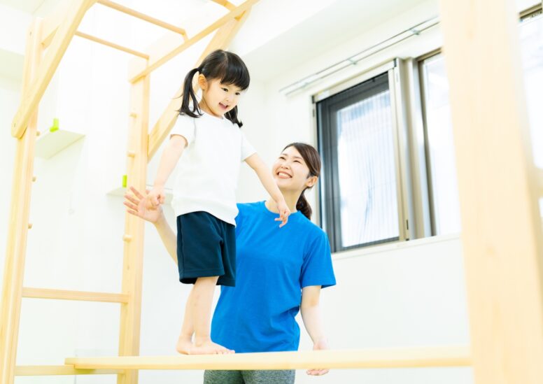 バランス能力（バランス感覚）とは？子どもの「よく転ぶ」を変える鍛え方と家でできる遊び